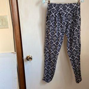 Rocker Girl S/CH(3-5) leggings NWOT with a great XO pattern
